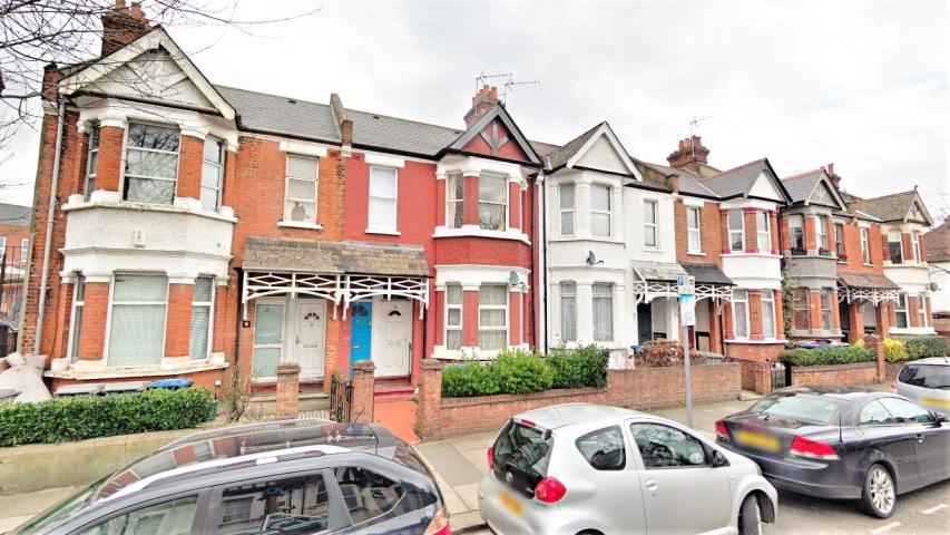 			SUITABLE FOR 2 SHARERS OR FAMILY , 3 Bedroom, 1 bath, 1 reception Flat			 Palermo Road, WILLESDEN JUNCTION